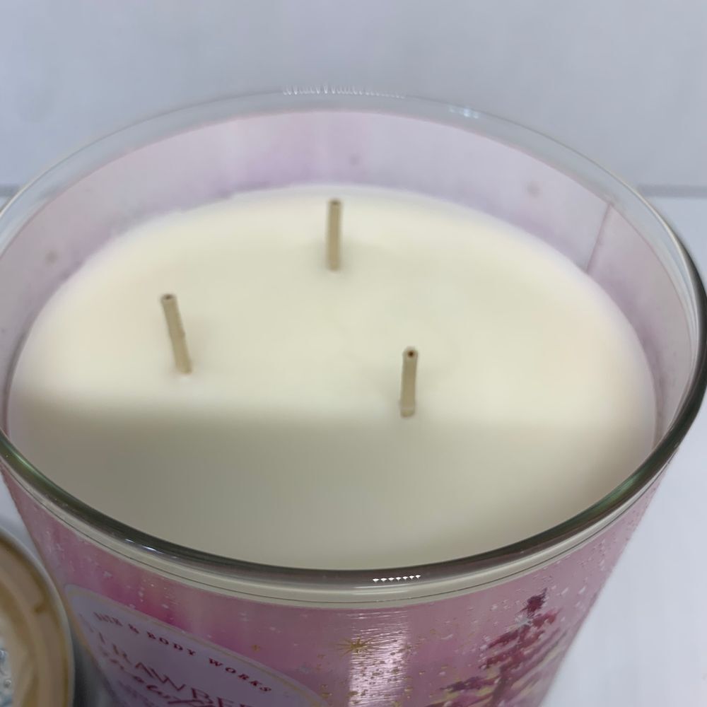 Strawberry Snowflake 3 Wick Candle With Lid Bath & Body Works NEW - Picture 4 of 6